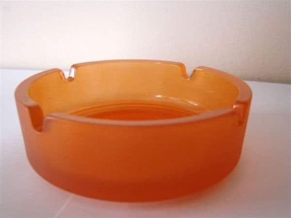 Aschenbecher aus Glas, rund, orange